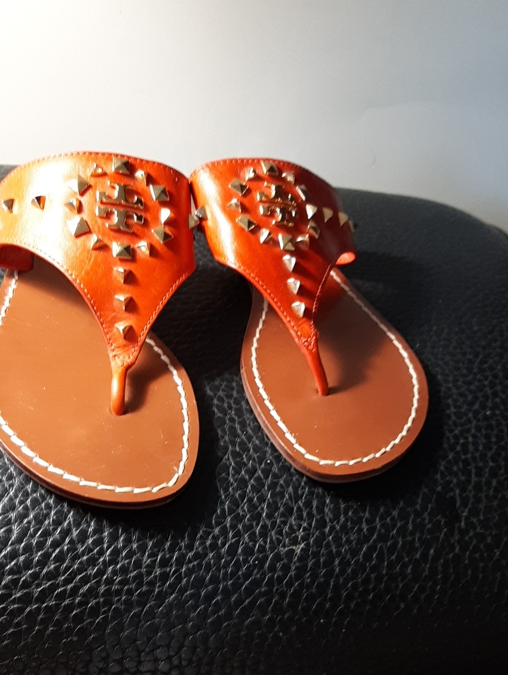 TORY BURCH Dale Stud-Embellished Coral Leather Thong Sandals Slip On Women 7.5 M